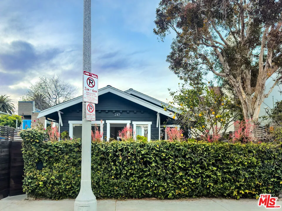 Venice, California 90291, United States, 1 Bedroom Bedrooms, ,1 BathroomBathrooms,Residential,Active,102013