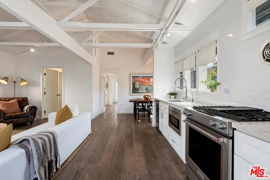 Venice, California 90291, United States, 1 Bedroom Bedrooms, ,1 BathroomBathrooms,Residential,Active,102013