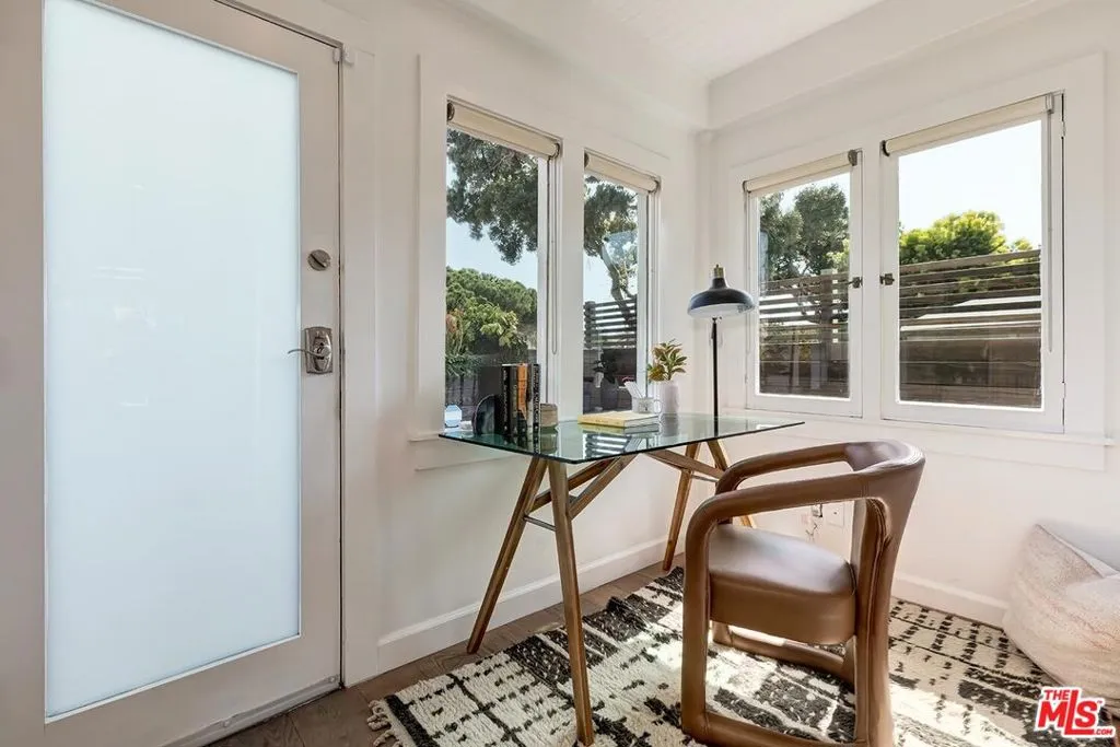 Venice, California 90291, United States, 1 Bedroom Bedrooms, ,1 BathroomBathrooms,Residential,Active,102013