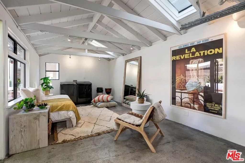 Venice, California 90291, United States, 1 Bedroom Bedrooms, ,1 BathroomBathrooms,Residential,Active,102013