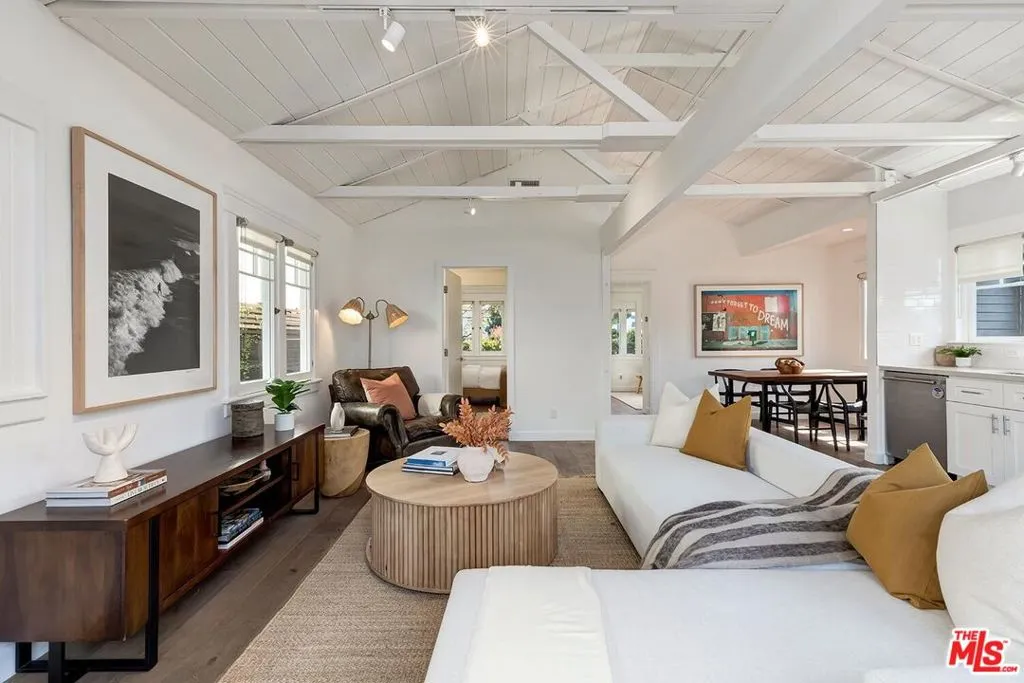 Venice, California 90291, United States, 1 Bedroom Bedrooms, ,1 BathroomBathrooms,Residential,Active,102013