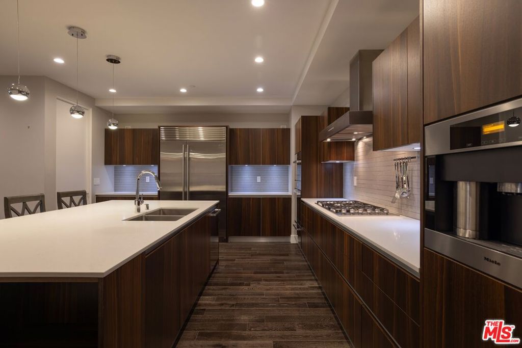 Properties 4 460 N Palm Drive 403