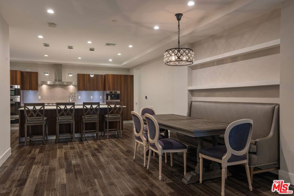 Properties 2 460 N Palm Drive 403