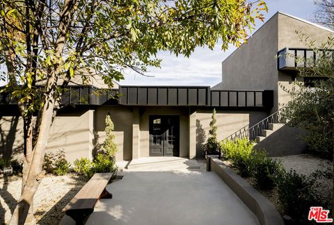 A home in Studio City