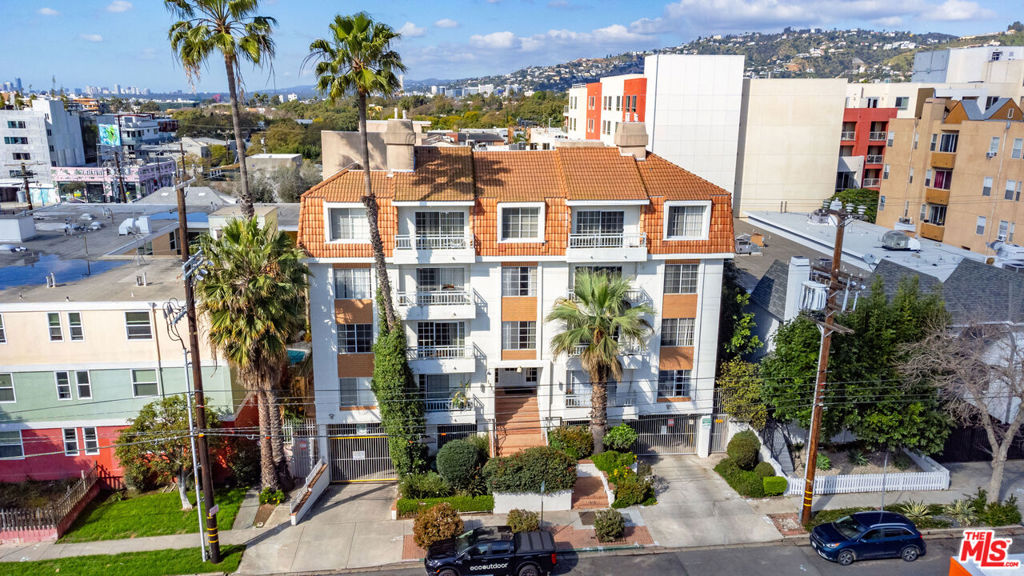 Properties 1 1215 N Sycamore Avenue