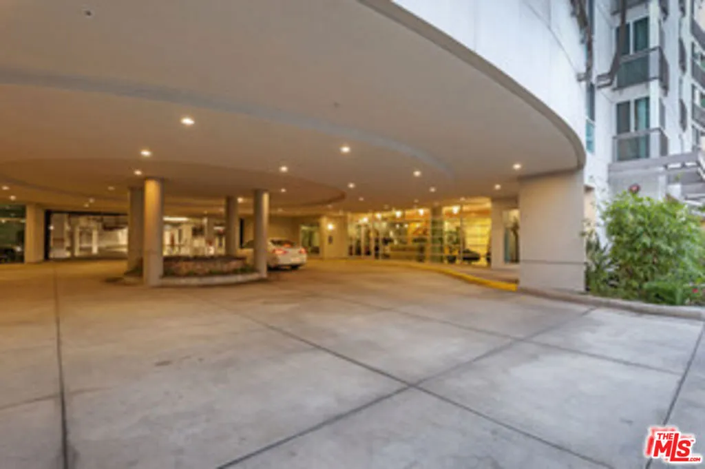 Los Angeles, California 90012, United States, 2 Bedrooms Bedrooms, ,2 BathroomsBathrooms,Residential,Active,109234