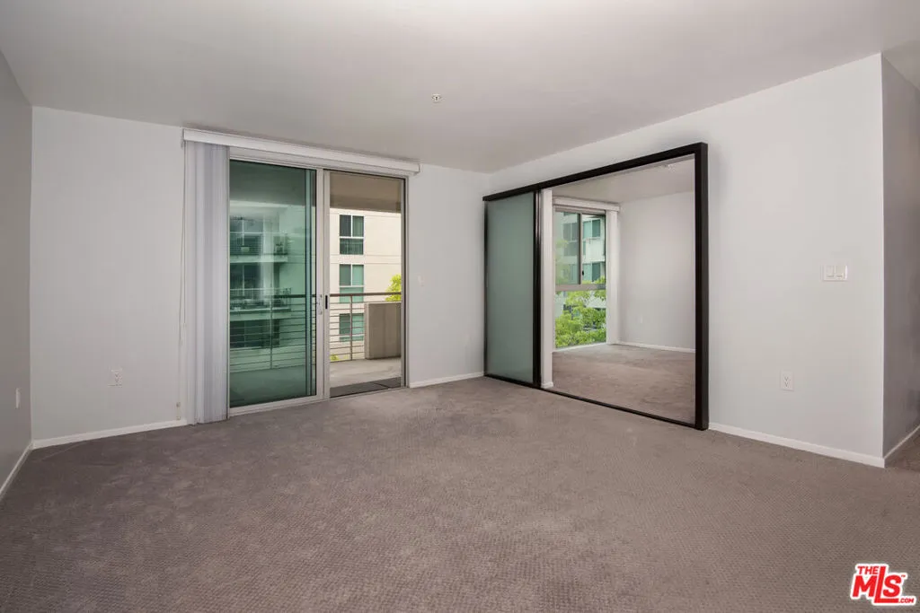 Los Angeles, California 90012, United States, 2 Bedrooms Bedrooms, ,2 BathroomsBathrooms,Residential,Active,109234