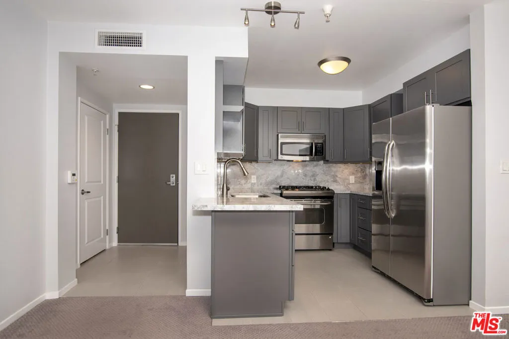 Los Angeles, California 90012, United States, 2 Bedrooms Bedrooms, ,2 BathroomsBathrooms,Residential,Active,109234