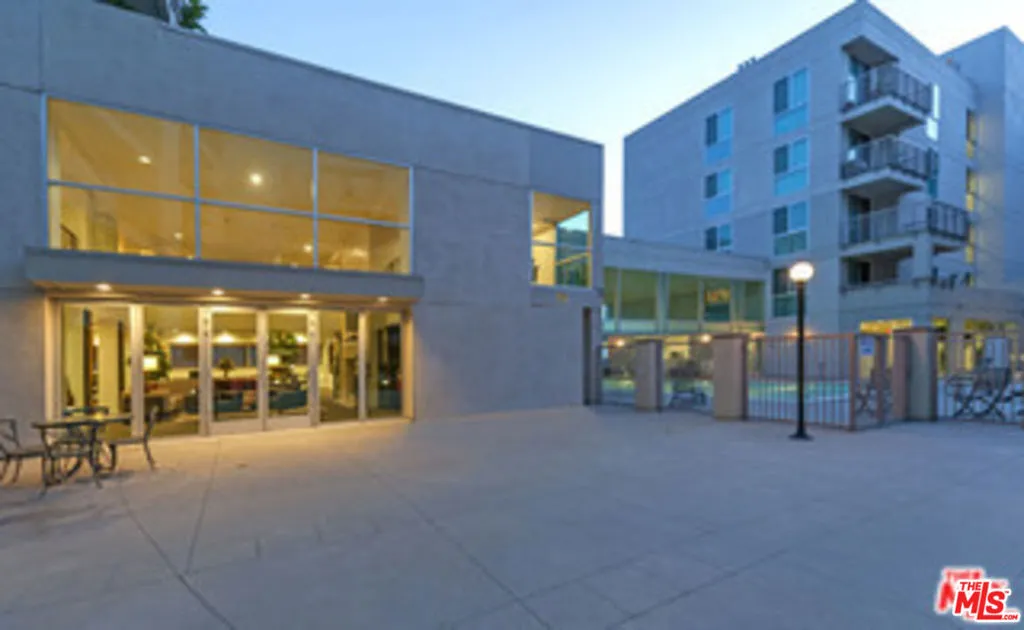 Los Angeles, California 90012, United States, 2 Bedrooms Bedrooms, ,2 BathroomsBathrooms,Residential,Active,109234