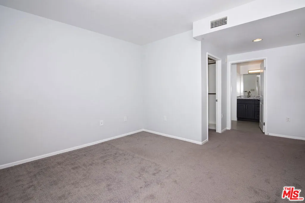 Los Angeles, California 90012, United States, 2 Bedrooms Bedrooms, ,2 BathroomsBathrooms,Residential,Active,109234