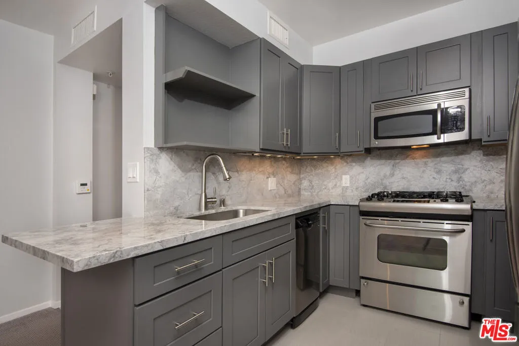 Los Angeles, California 90012, United States, 2 Bedrooms Bedrooms, ,2 BathroomsBathrooms,Residential,Active,109234