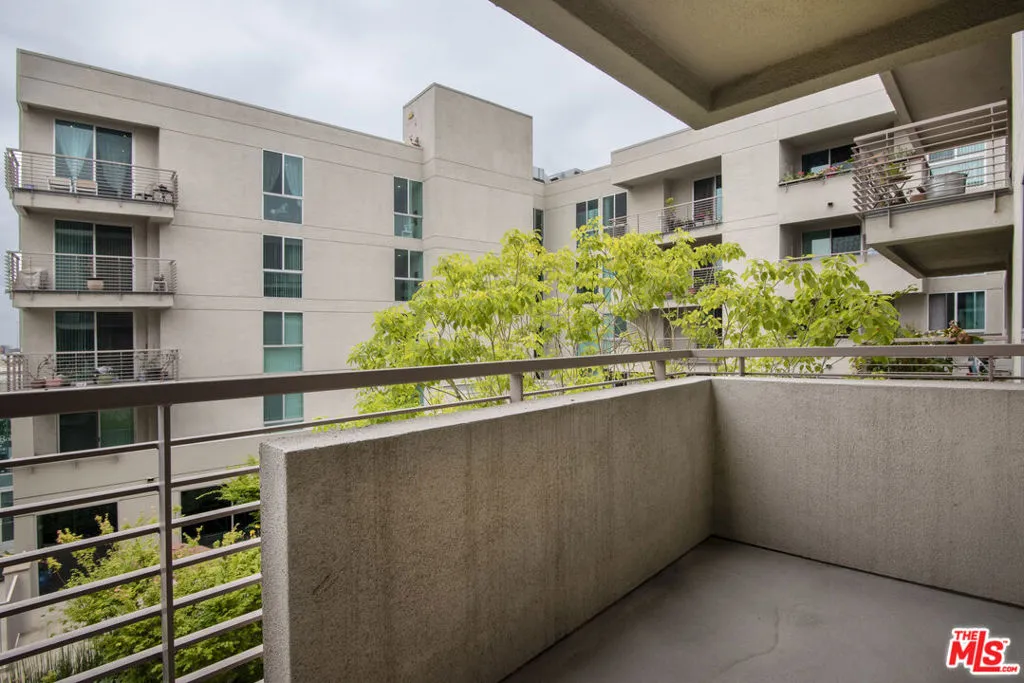 Los Angeles, California 90012, United States, 2 Bedrooms Bedrooms, ,2 BathroomsBathrooms,Residential,Active,109234