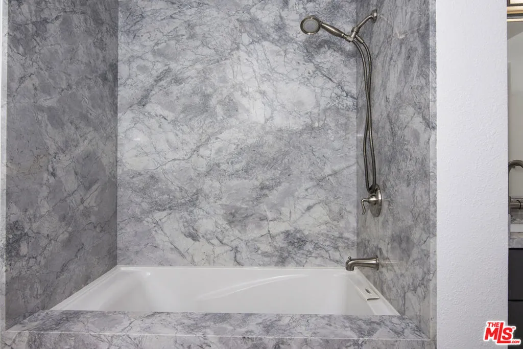 Los Angeles, California 90012, United States, 2 Bedrooms Bedrooms, ,2 BathroomsBathrooms,Residential,Active,109234