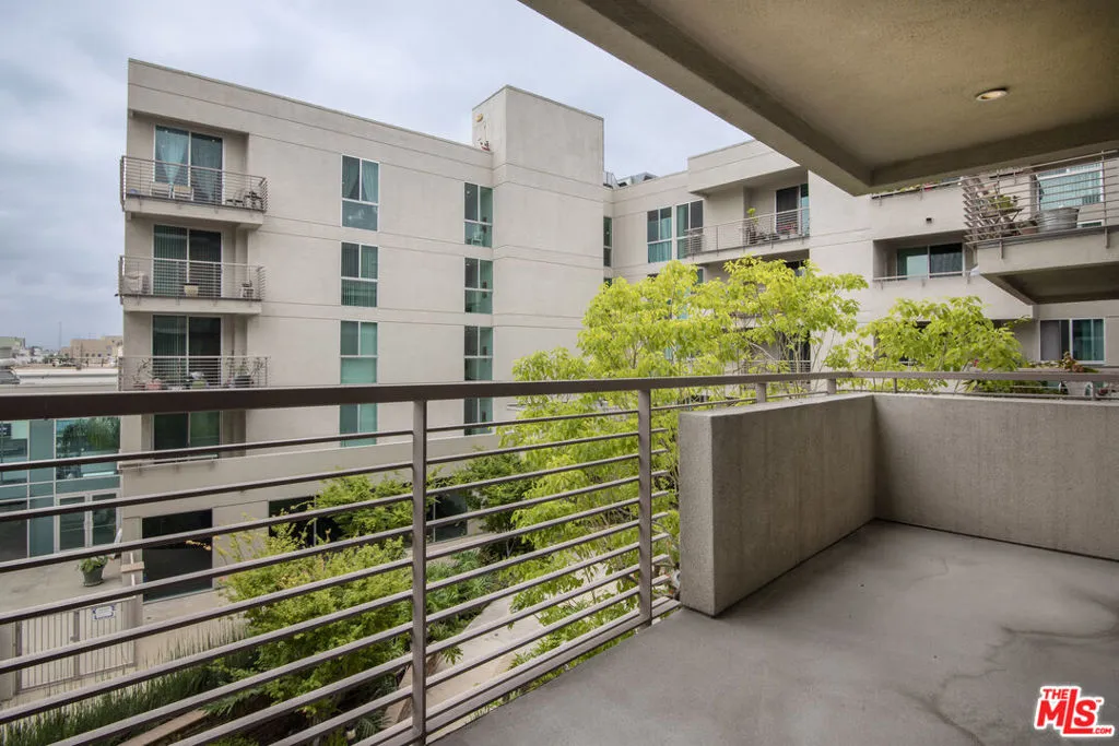 Los Angeles, California 90012, United States, 2 Bedrooms Bedrooms, ,2 BathroomsBathrooms,Residential,Active,109234