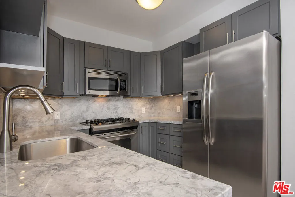 Los Angeles, California 90012, United States, 2 Bedrooms Bedrooms, ,2 BathroomsBathrooms,Residential,Active,109234