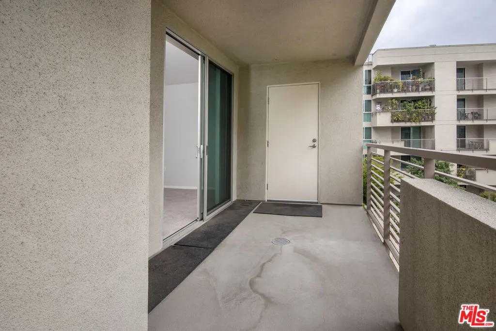 Los Angeles, California 90012, United States, 2 Bedrooms Bedrooms, ,2 BathroomsBathrooms,Residential,Active,109234