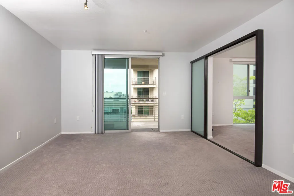 Los Angeles, California 90012, United States, 2 Bedrooms Bedrooms, ,2 BathroomsBathrooms,Residential,Active,109234