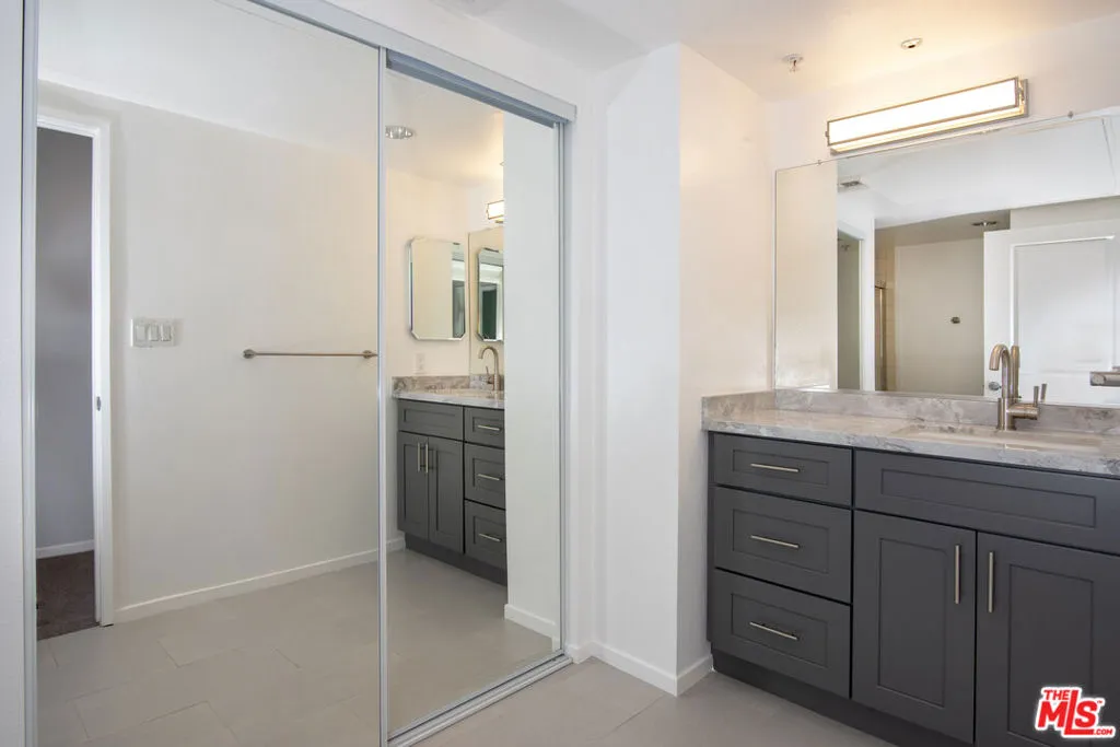 Los Angeles, California 90012, United States, 2 Bedrooms Bedrooms, ,2 BathroomsBathrooms,Residential,Active,109234