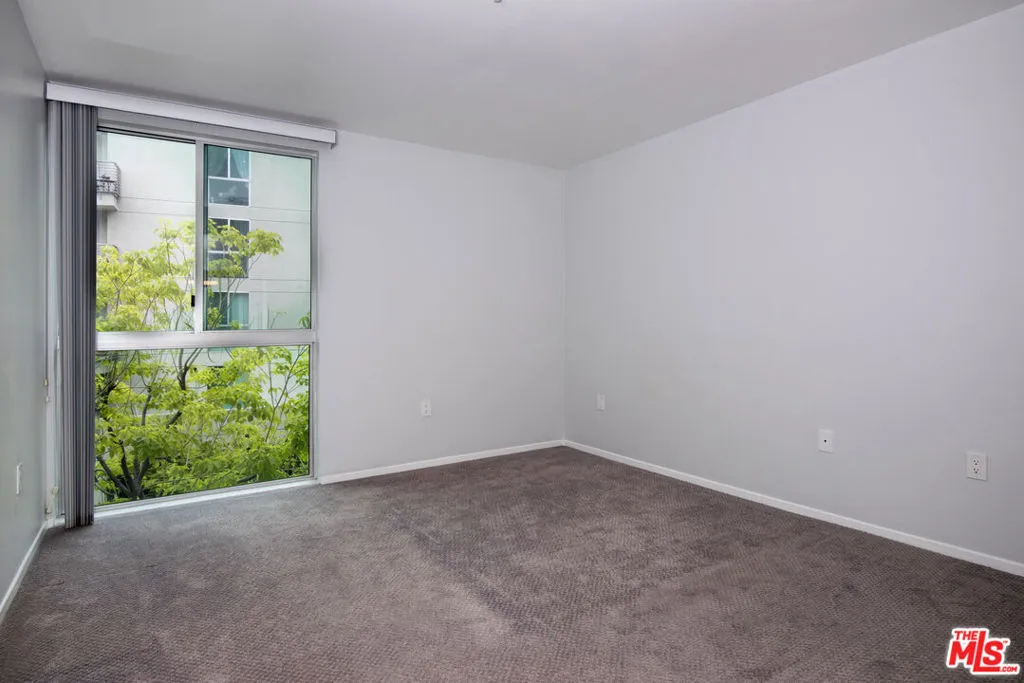 Los Angeles, California 90012, United States, 2 Bedrooms Bedrooms, ,2 BathroomsBathrooms,Residential,Active,109234