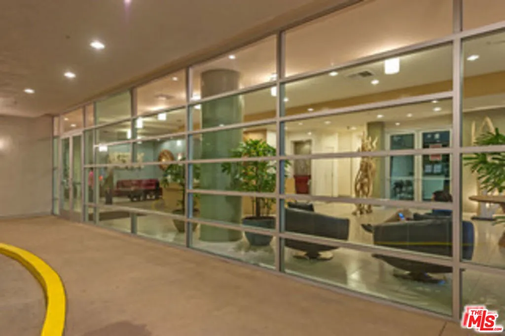 Los Angeles, California 90012, United States, 2 Bedrooms Bedrooms, ,2 BathroomsBathrooms,Residential,Active,109234