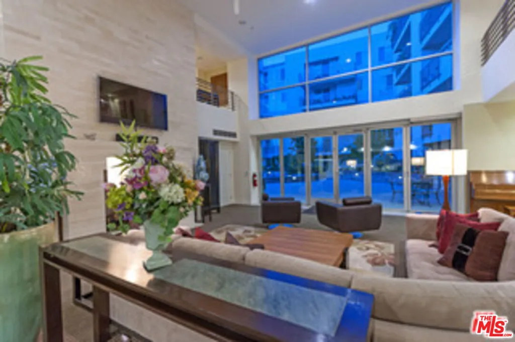 Los Angeles, California 90012, United States, 2 Bedrooms Bedrooms, ,2 BathroomsBathrooms,Residential,Active,109234