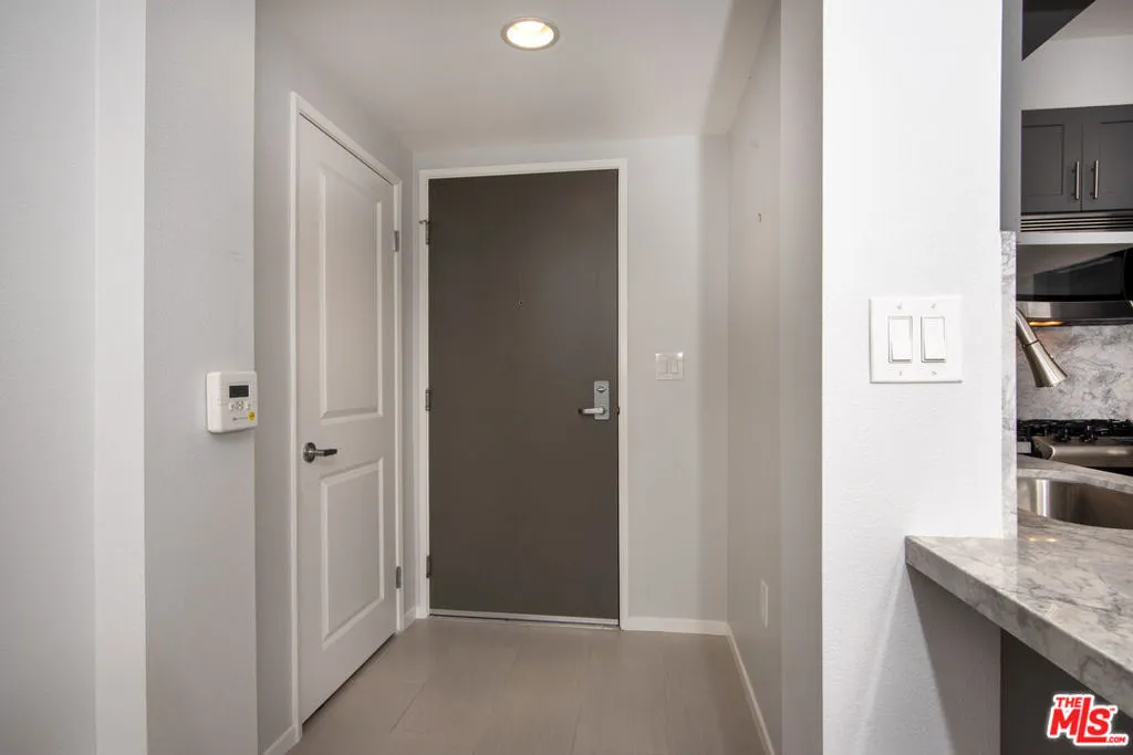 Los Angeles, California 90012, United States, 2 Bedrooms Bedrooms, ,2 BathroomsBathrooms,Residential,Active,109234