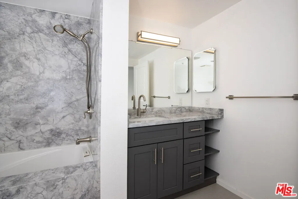 Los Angeles, California 90012, United States, 2 Bedrooms Bedrooms, ,2 BathroomsBathrooms,Residential,Active,109234