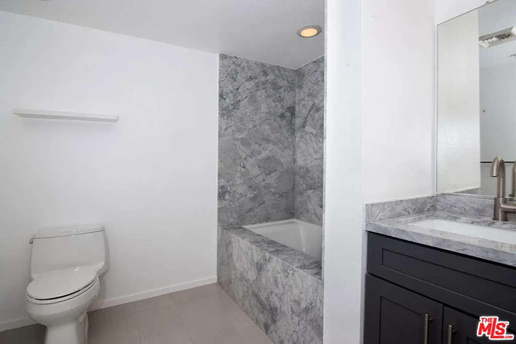 Los Angeles, California 90012, United States, 2 Bedrooms Bedrooms, ,2 BathroomsBathrooms,Residential,Active,109234