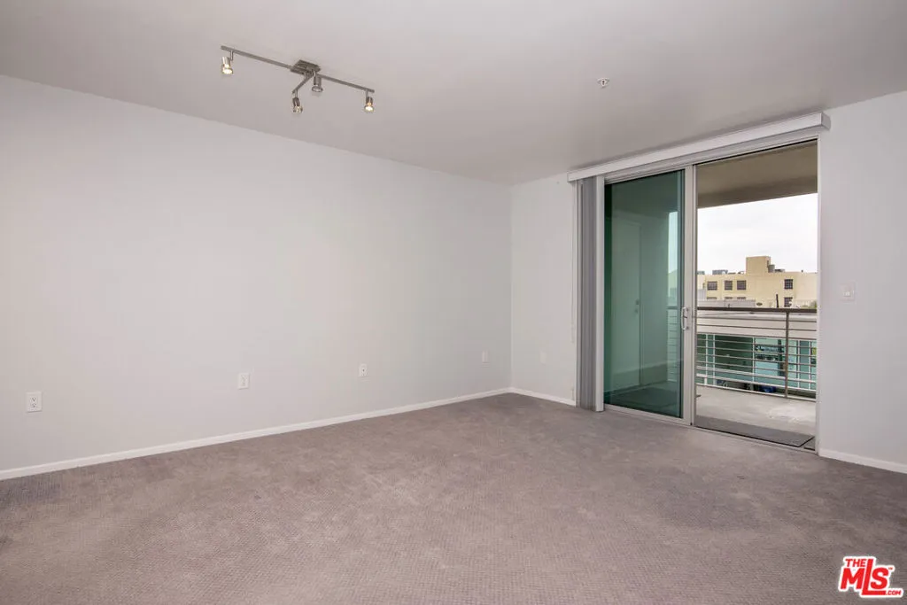 Los Angeles, California 90012, United States, 2 Bedrooms Bedrooms, ,2 BathroomsBathrooms,Residential,Active,109234