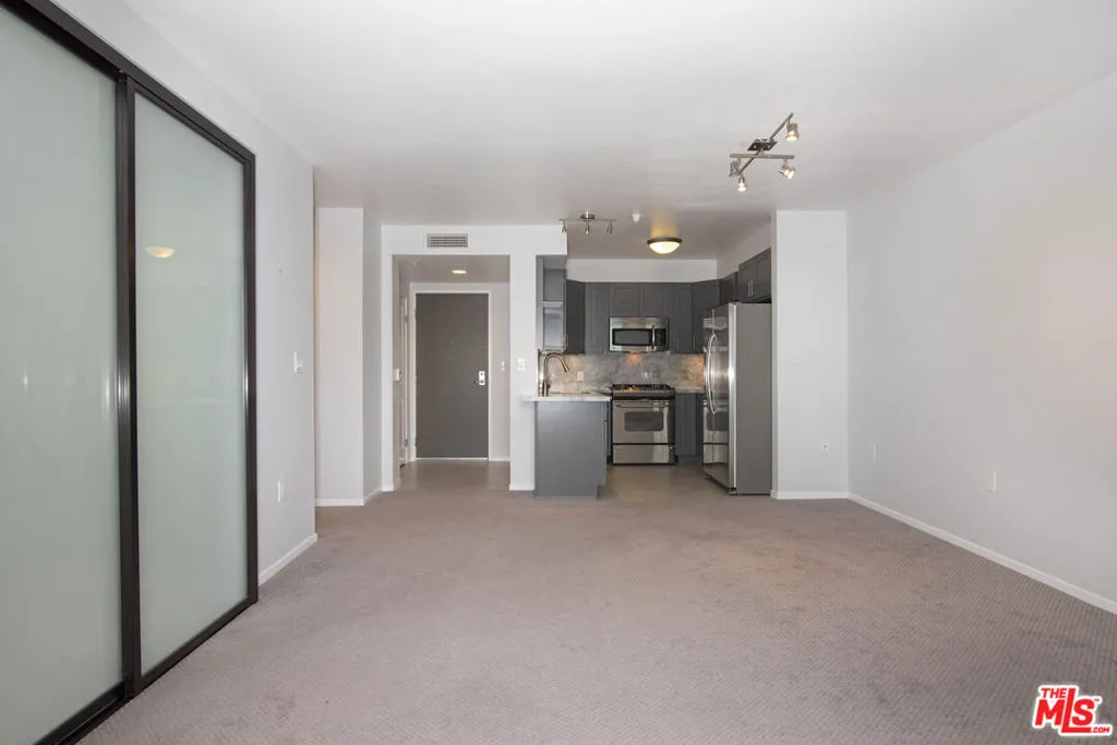 Los Angeles, California 90012, United States, 2 Bedrooms Bedrooms, ,2 BathroomsBathrooms,Residential,Active,109234