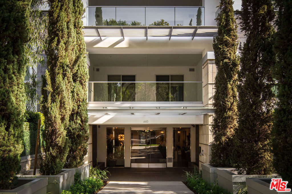 Properties 2 460 N Palm Drive 205