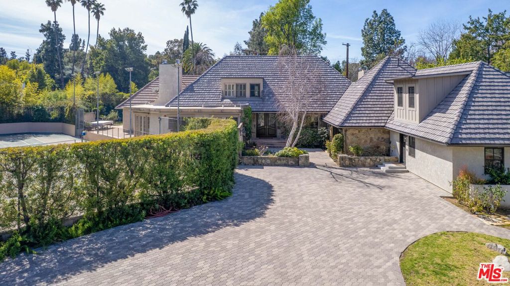 Properties 1 5200 Collier Place