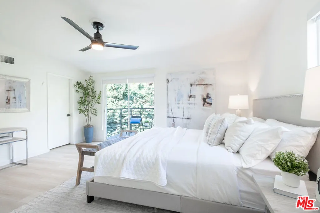 Los Angeles, California 90068, United States, 4 Bedrooms Bedrooms, ,3 BathroomsBathrooms,Residential,Pending,104109