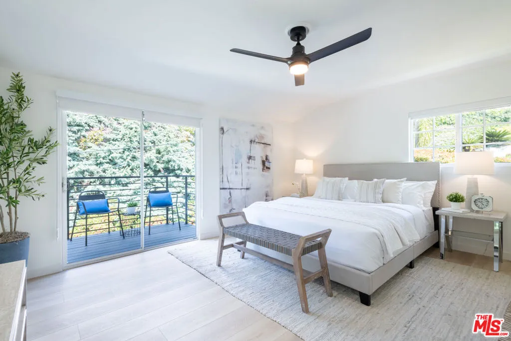 Los Angeles, California 90068, United States, 4 Bedrooms Bedrooms, ,3 BathroomsBathrooms,Residential,Pending,104109