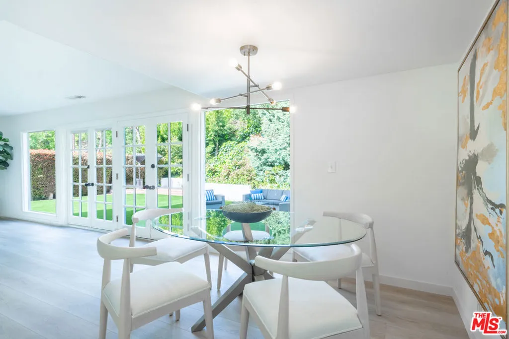 Los Angeles, California 90068, United States, 4 Bedrooms Bedrooms, ,3 BathroomsBathrooms,Residential,Pending,104109