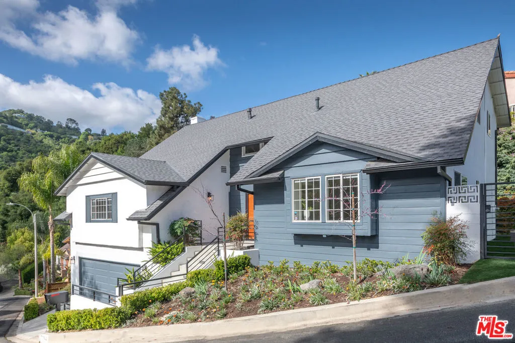 Los Angeles, California 90068, United States, 4 Bedrooms Bedrooms, ,3 BathroomsBathrooms,Residential,Pending,104109