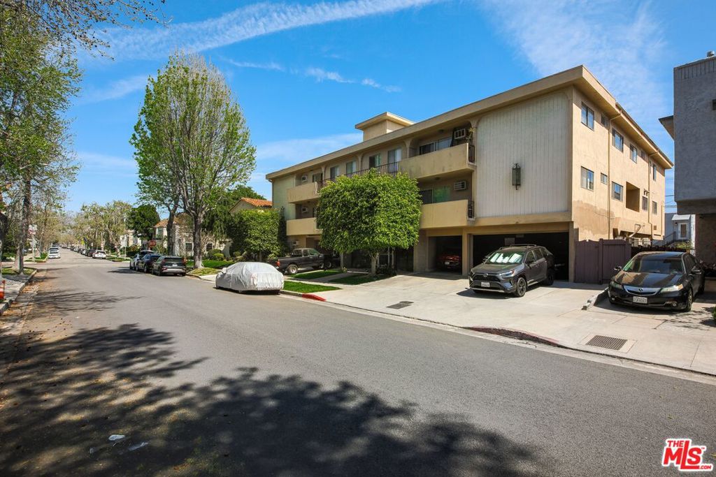Properties 2 1110 S Oakhurst Drive
