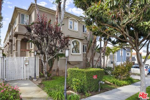 A home in El Segundo