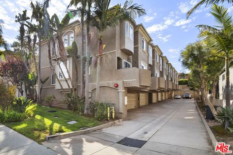 A home in El Segundo