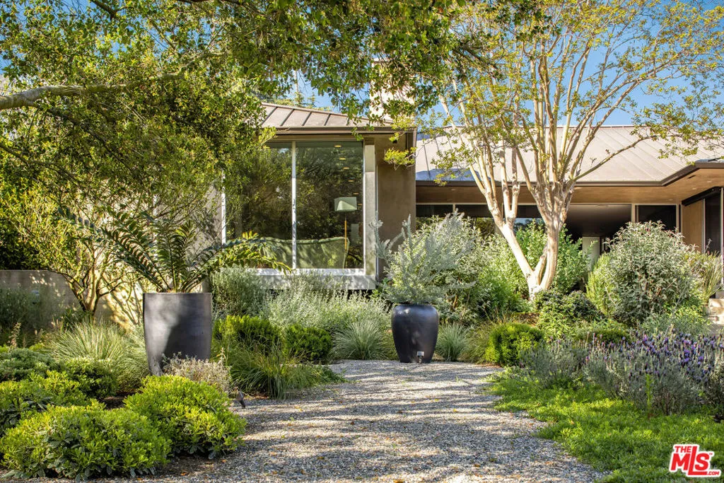 Los Angeles, California 90049, United States, 7 Bedrooms Bedrooms, ,7 BathroomsBathrooms,Residential,Active,108865