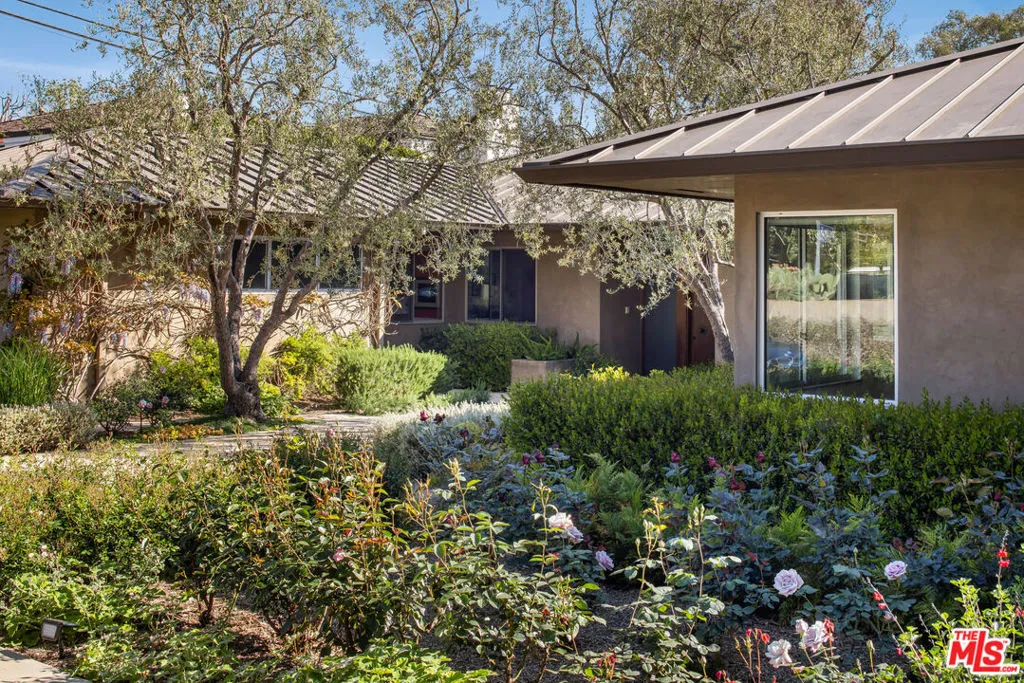 Los Angeles, California 90049, United States, 7 Bedrooms Bedrooms, ,7 BathroomsBathrooms,Residential,Active,108865