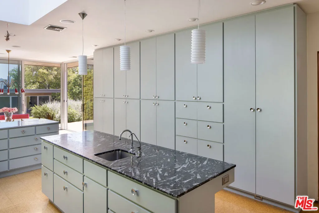 Los Angeles, California 90049, United States, 7 Bedrooms Bedrooms, ,7 BathroomsBathrooms,Residential,Active,108865