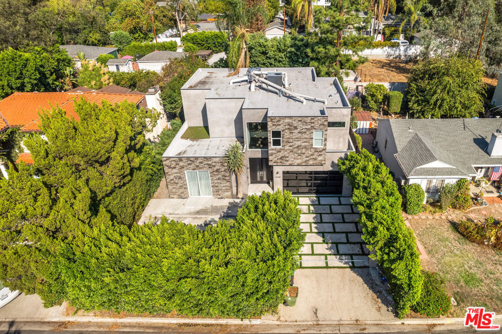 Properties 2 4640 Radford Avenue