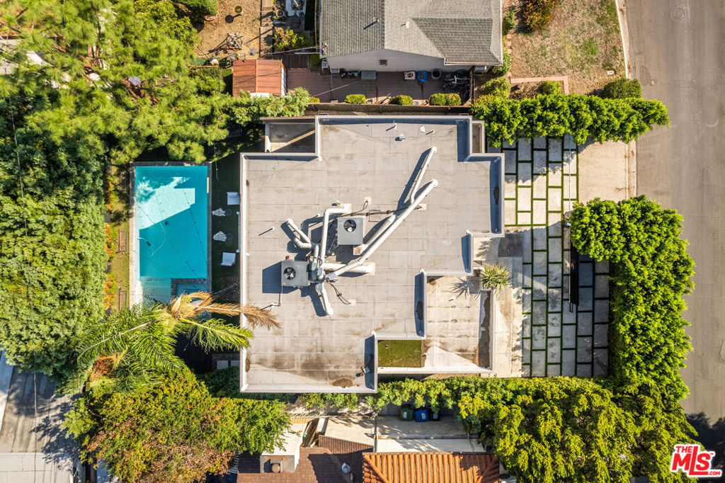 Properties 3 4640 Radford Avenue
