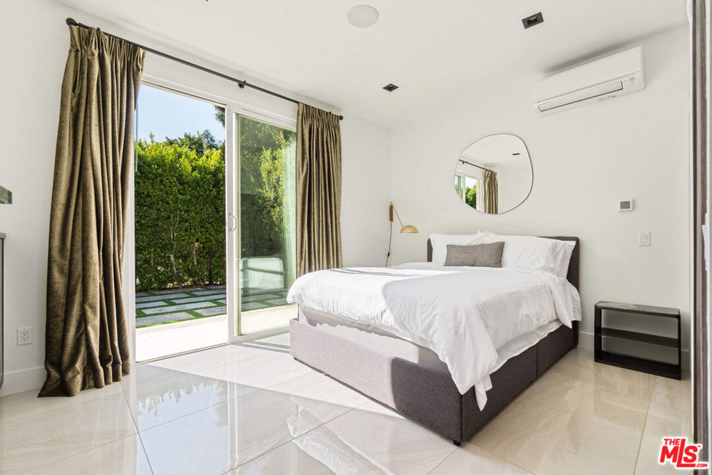 Properties 4 4640 Radford Avenue