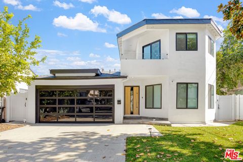 A home in Studio City