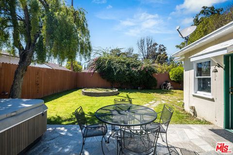 A home in Studio City