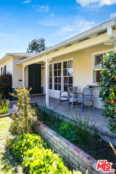 A home in Studio City