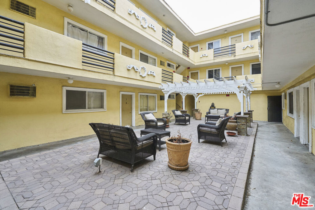 Properties 3 1825 Tamarind Ave