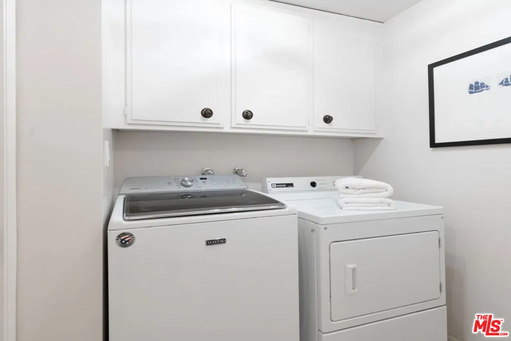 Tarzana, California 91356, United States, 3 Bedrooms Bedrooms, ,3 BathroomsBathrooms,Residential,Pending,102034